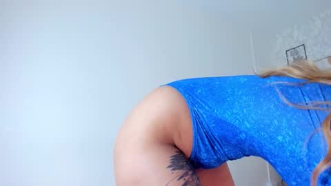 Snapshot of adria_ross chatting on 23, 10, 2025 Adriana online show from 23, 10, 2025