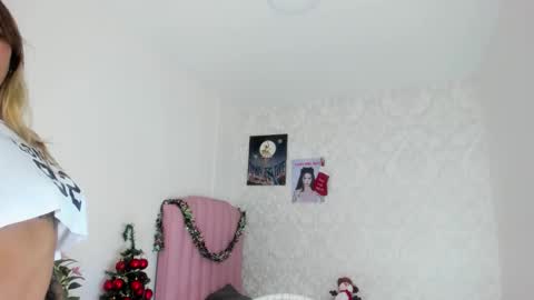 Snapshot of adria_ross chatting on 21, 12, 2025 Adriana online show from 21, 12, 2025