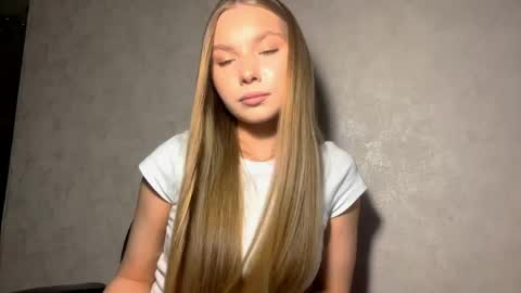 Caroline online show from 15, 4, 2026