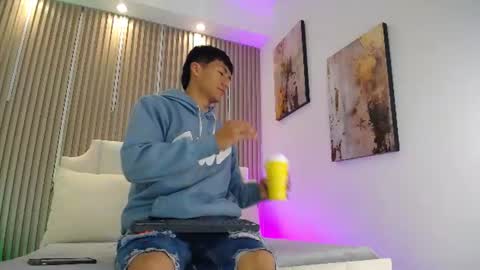 adrianstark_ online show from 1, 7, 2026