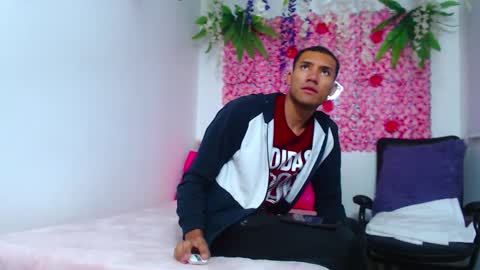 adriel_and_risitos_ online show from 19, 10, 2025