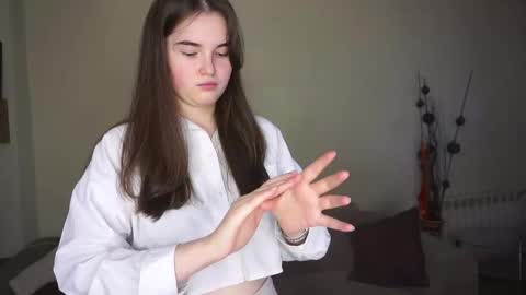 Lana  1800 - 0330 UTC   Mia 0700- 1630 UTC online show from 31, 3, 2026