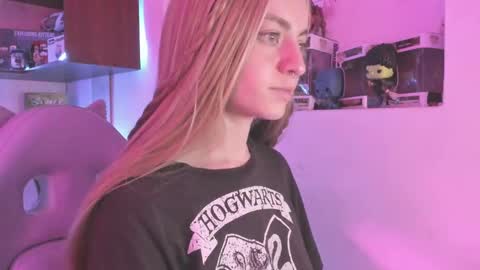 Snapshot of agathaa_ks_ chatting on 9, 1, 2025 Camila     2 online show from 9, 1, 2025