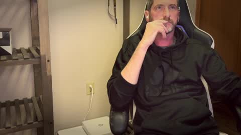 Snapshot of ah_shucks_ chatting on 21, 4, 2026 AhShucks online show from 21, 4, 2026