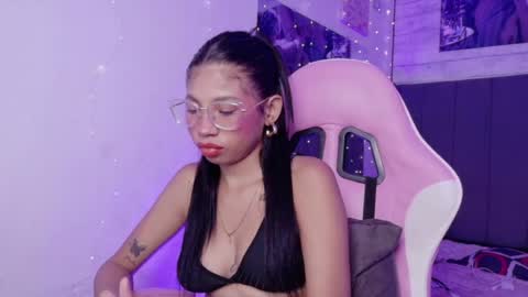Snapshot of aida_mom chatting on 15, 7, 2026 Aida online show from 15, 7, 2026