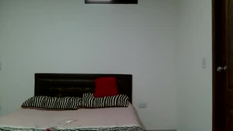 Snapshot of aine_ileana chatting on 18, 9, 2025 J online show from 18, 9, 2025