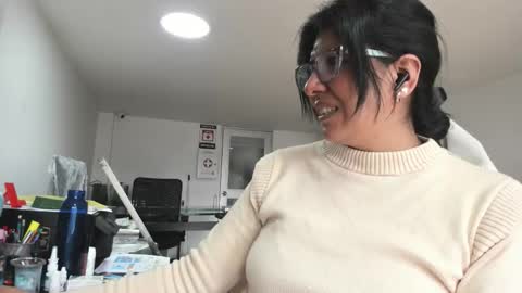 Snapshot of aisha_latina chatting on 25, 11, 2025 Katie online show from 25, 11, 2025