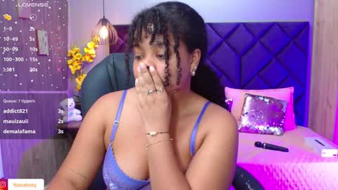 Snapshot of aisha_violet chatting on 8, 12, 2024 Aisha Violet online show from 8, 12, 2024
