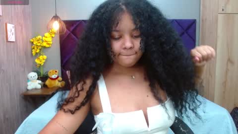 Snapshot of aisha_violet chatting on 5, 2, 2025 Aisha Violet online show from 5, 2, 2025