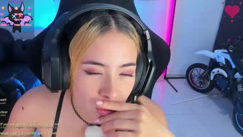 aishelyng20 online show from 24, 10, 2025