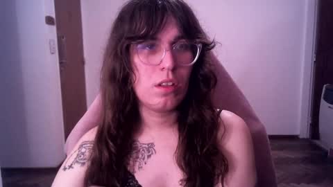 Snapshot of akamedolle chatting on 3, 11, 2025 Veronica Akame 3 online show from 3, 11, 2025