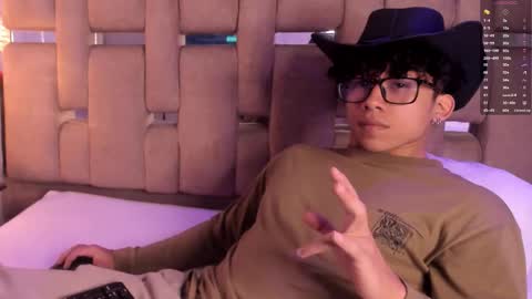 Snapshot of akazaboy chatting on 18, 11, 2025 akazaboy online show from 18, 11, 2025