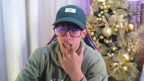 Snapshot of akazaboy chatting on 17, 12, 2025 akazaboy online show from 17, 12, 2025