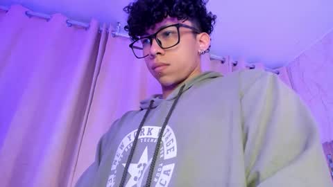 Snapshot of akazaboy chatting on 21, 12, 2025 akazaboy online show from 21, 12, 2025