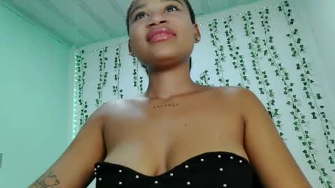 akemy_saunderz online show from 2, 6, 2026