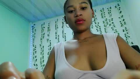 akemy_saunderz online show from 4, 6, 2026