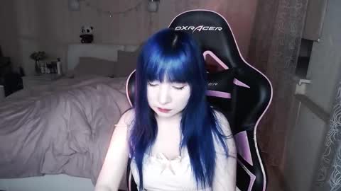 akirahartyx online show from 4, 11, 2025