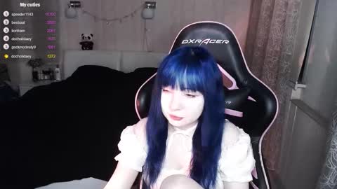 akirahartyx online show from 4, 12, 2025