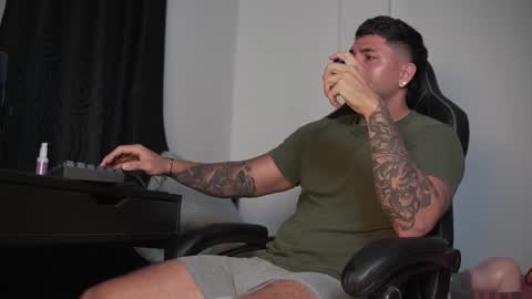 Snapshot of alan_muscle chatting on 5, 11, 2025 Alan online show from 5, 11, 2025