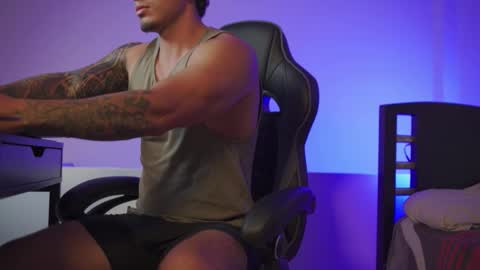 Snapshot of alan_muscle chatting on 25, 11, 2025 Alan online show from 25, 11, 2025