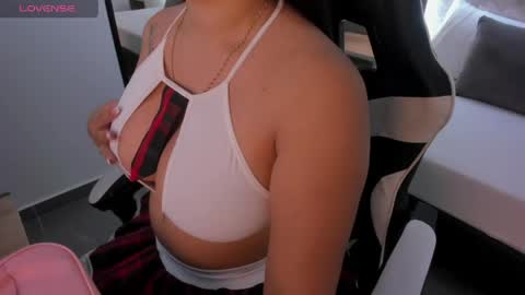 Snapshot of alana_dantes chatting on 6, 5, 2026 M E L I online show from 6, 5, 2026