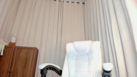 Alana silvana online show from 5, 1, 2025