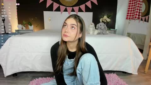 Alanna Cute Russell online show from 3, 6, 2026