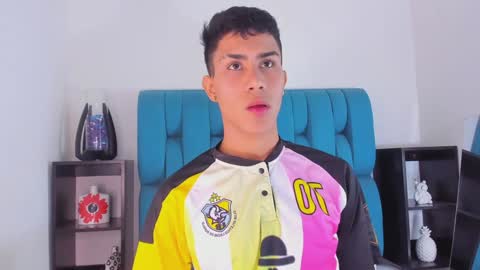 Snapshot of alannaughty_ chatting on 5, 1, 2025 alannaughty_ online show from 5, 1, 2025