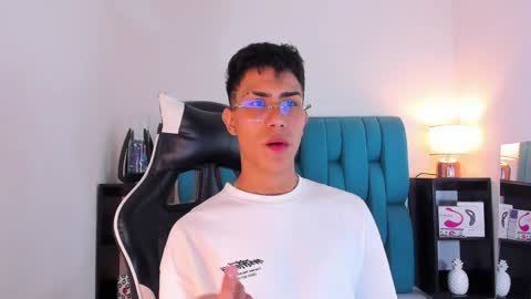 Snapshot of alannaughty_ chatting on 1, 2, 2025 alannaughty_ online show from 1, 2, 2025