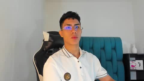 Snapshot of alannaughty_ chatting on 2, 3, 2025 alannaughty_ online show from 2, 3, 2025