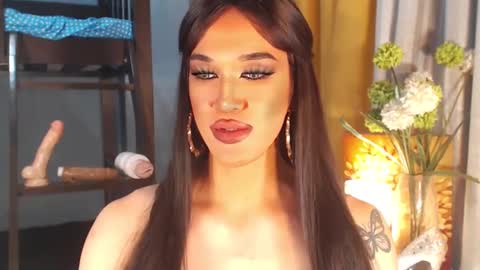 Snapshot of aleinacroft chatting on 3, 3, 2025 aleinacroft online show from 3, 3, 2025