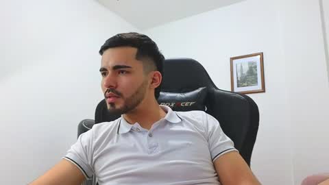 alejandroo_7 online show from 5, 1, 2025