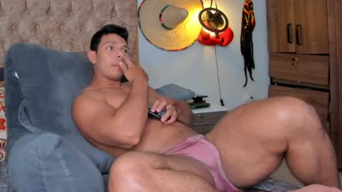 Snapshot of alejostrong chatting on 1, 4, 2026 alejostrong online show from 1, 4, 2026