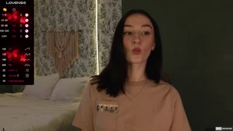 Snapshot of alena_navi chatting on 1, 3, 2025 Alena online show from 1, 3, 2025