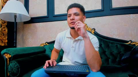 Snapshot of aless_king chatting on 10, 1, 2025 Alessandro King online show from 10, 1, 2025