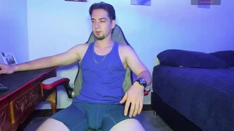 Snapshot of alex_smith0 chatting on 29, 10, 2025 online show from 29, 10, 2025