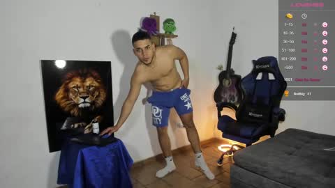 Alex Woll online show from 28, 2, 2025