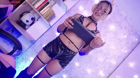 Snapshot of alexaavandercloude chatting on 5, 5, 2026 alexaavandercloude online show from 5, 5, 2026
