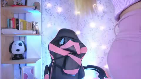 alexaavandercloude online show from 24, 7, 2026