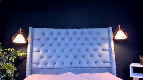 Snapshot of alexamora__ chatting on 2, 10, 2025 C A M I L A  online show from 2, 10, 2025