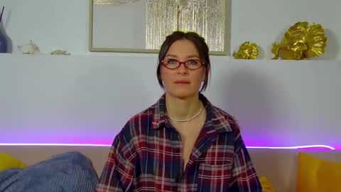 AlexandraBloom online show from 6, 11, 2025