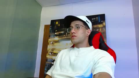 alexgiraldo__ online show from 28, 3, 2026