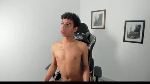 Snapshot of alexx_cum18 chatting on 22, 7, 2026 alexx_cum18 online show from 22, 7, 2026