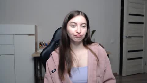 Snapshot of alice_________________________ chatting on 1, 3, 2025 Alice online show from 1, 3, 2025