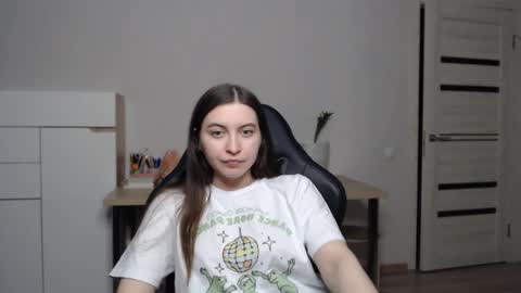 Snapshot of alice_________________________ chatting on 2, 3, 2025 Alice online show from 2, 3, 2025