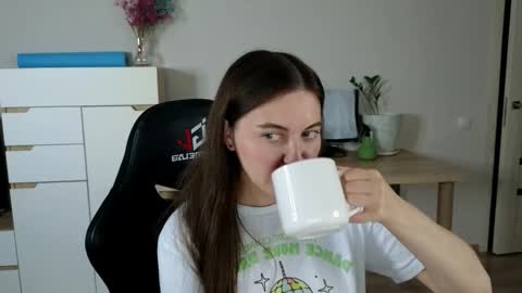 Snapshot of alice_________________________ chatting on 8, 9, 2025 Alice online show from 8, 9, 2025