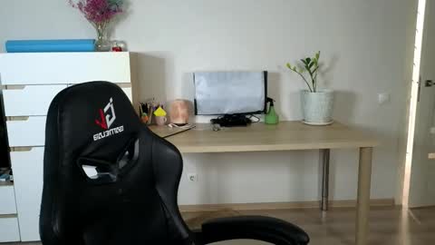 Snapshot of alice_________________________ chatting on 11, 10, 2025 Alice online show from 11, 10, 2025