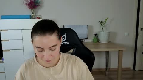 Snapshot of alice_________________________ chatting on 23, 10, 2025 Alice online show from 23, 10, 2025