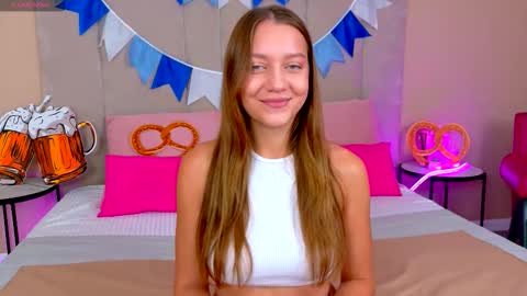 Snapshot of alice_charmy chatting on 5, 10, 2025 Alice in Wonderland online show from 5, 10, 2025