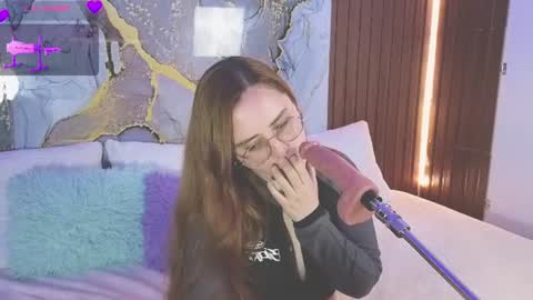 Snapshot of alice_cute77 chatting on 17, 7, 2026 Mey online show from 17, 7, 2026